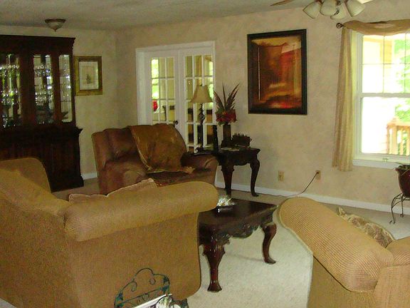 FRENCH DOORS INTO DINING RM