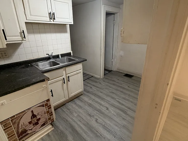 2144 S Garfield Dr — Photo 6
