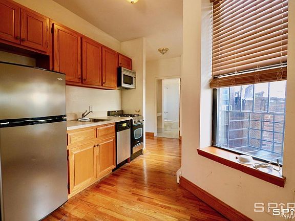 3rd image of 814 10th Ave APT 6C