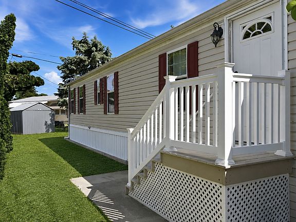 Exterior Image-2-EDG Fleetwood 3 Cedar Grove