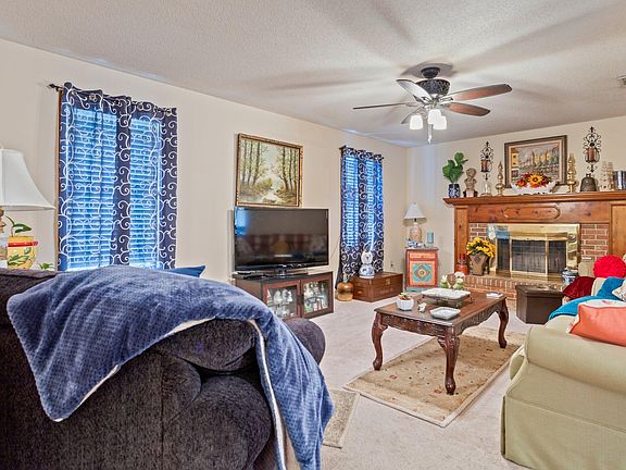 4th image of 1810 Harcourt Drive