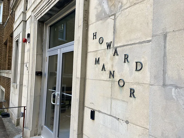 Howard Manor — Photo 25