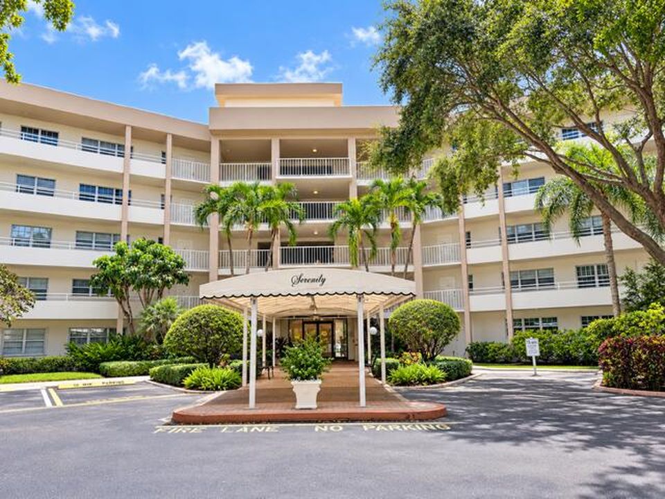 3800 Oaks Clubhouse Drive Unit 211, photo 3