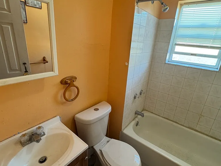 2501 Pine Ave #2 — Photo 6