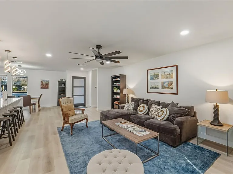 2107 Lewood Cir — Photo 5