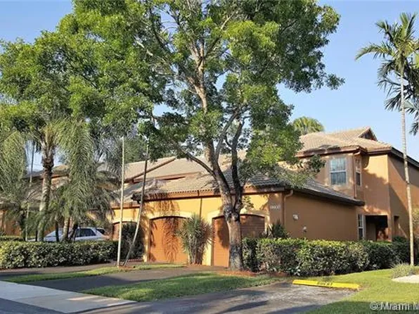 1588 Veracruz Ln, Fort Lauderdale, FL 33327