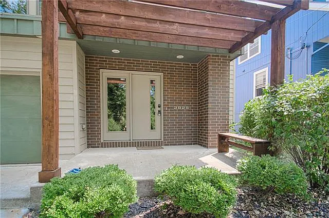 3825 S Minnie St — Photo 2