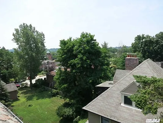 Sold by Douglas Elliman | media 24