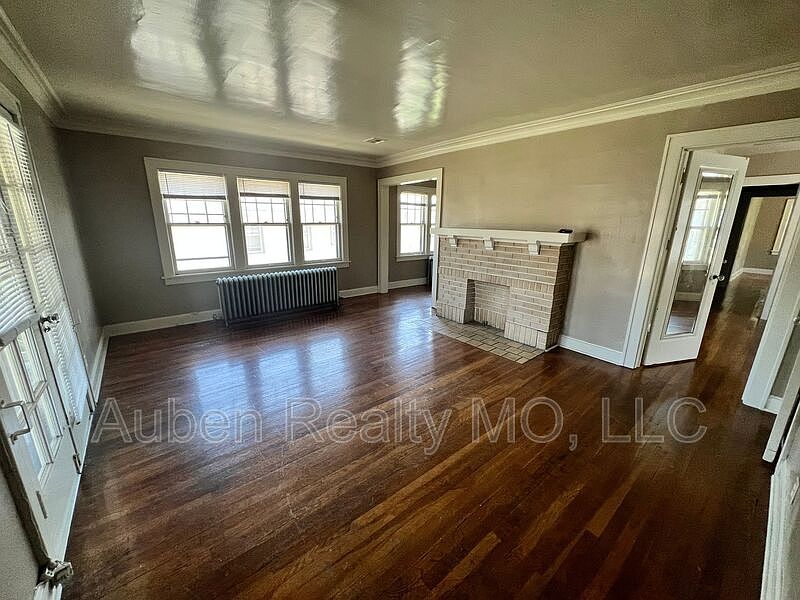 2nd image of 5436 Harrison St #2F