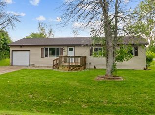 607 N 9th St, Winneconne, WI 54986