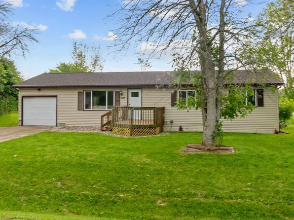607 N 9th St, Winneconne, WI 54986