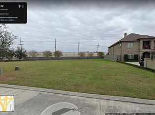 121 Oaktree Dr, New Orleans, LA 70124