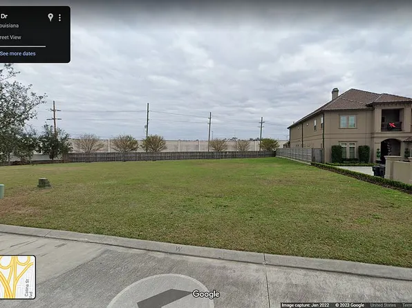 121 Oaktree Dr, New Orleans, LA 70124