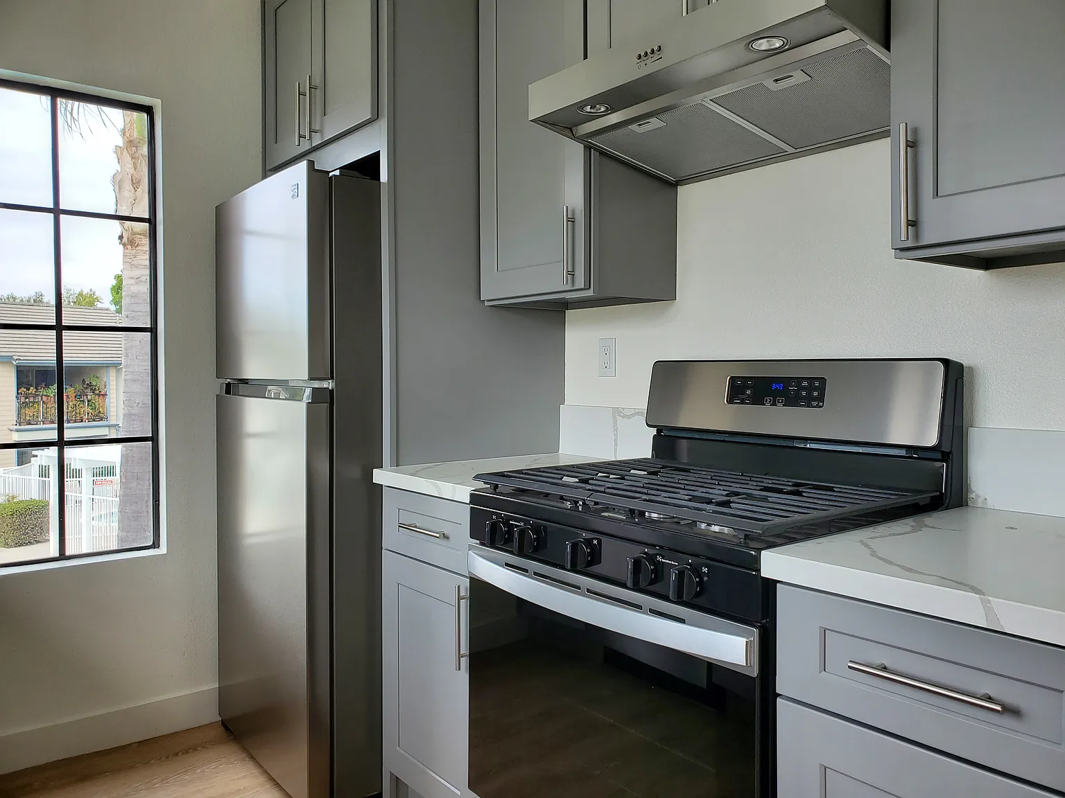 2 bed, 897 sqft, $3,000 — Photo 4