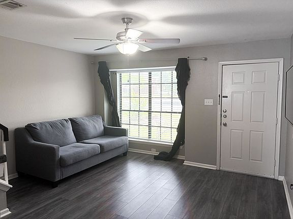 5th image of 1009 Markham Ln APT A