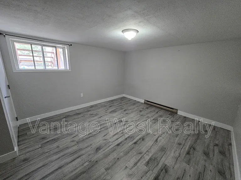 320B Rutland Rd S — Photo 10