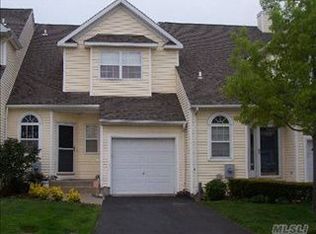 112 Cinnamon Ct, Melville, NY 11747