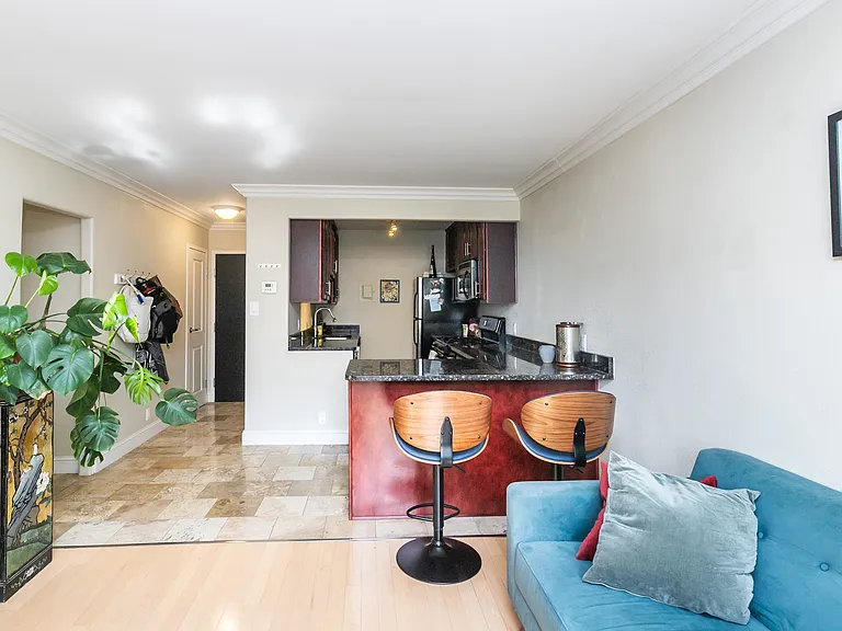 700 E 8th St #14G — Photo 11