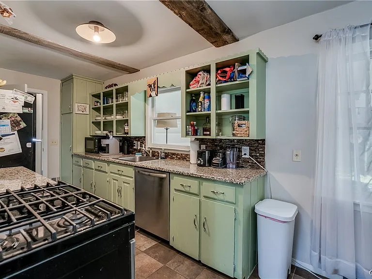 325 Paddock St — Photo 26