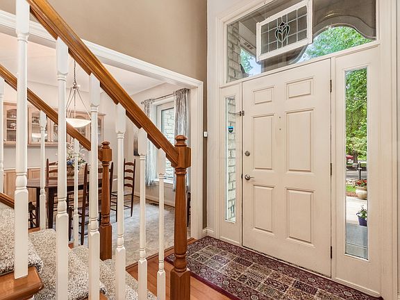 4th image of 583 Pinegrove Pl