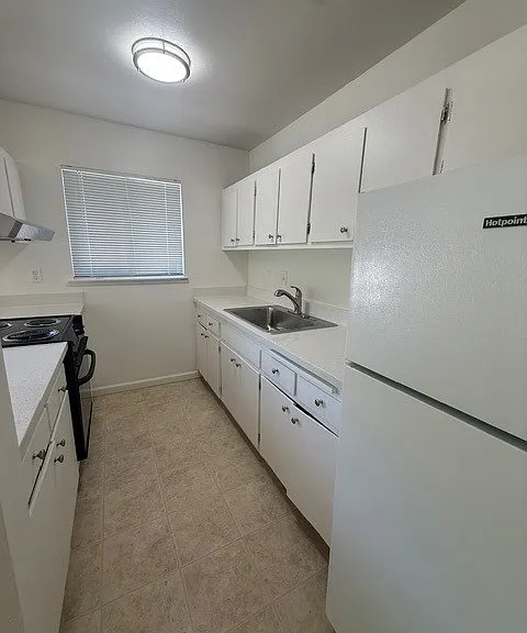 677 Wesley Ave #203 — Photo 3
