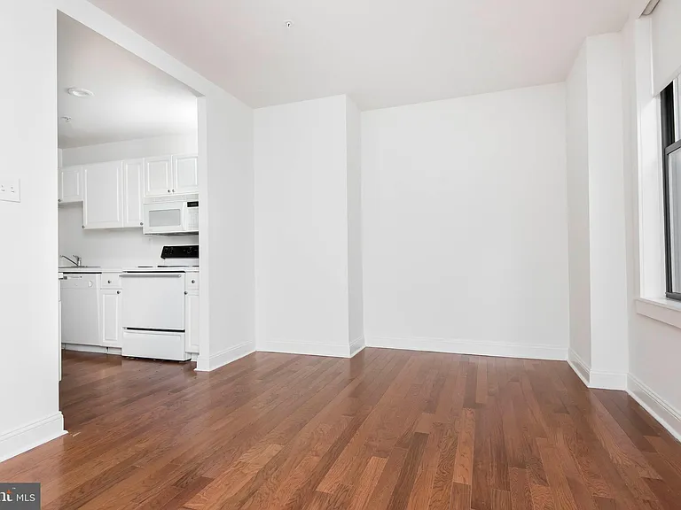 1411-5 Walnut St #801 — Photo 12