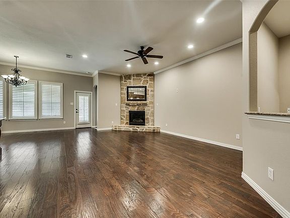 3rd image of 609 Peterhouse Dr