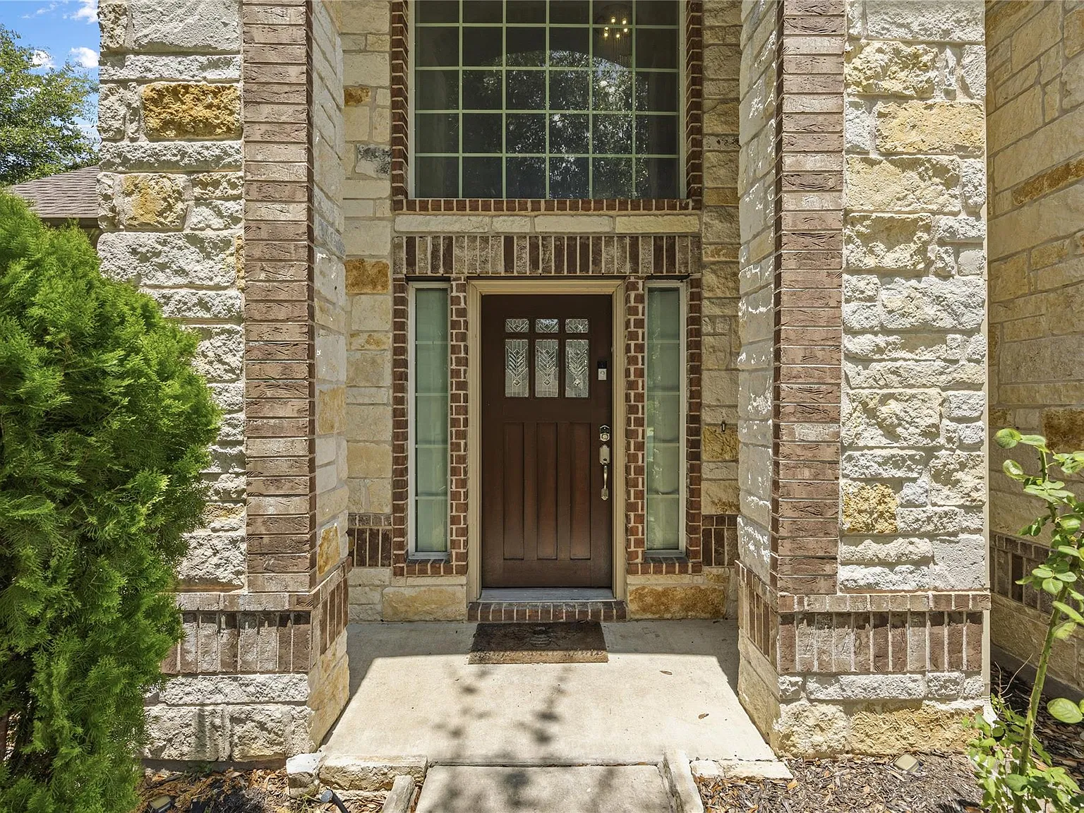 4 bed, 2.5 bath, 2909 sqft, $2,500 — Photo 3