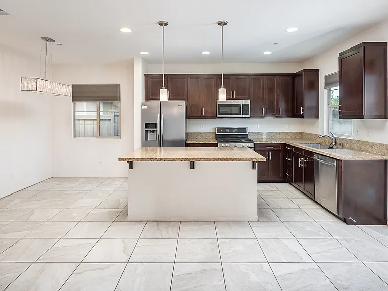 2084 Blue Oak Ln — Photo 8
