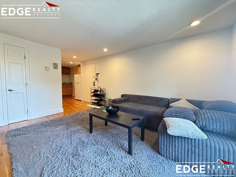 15 Euston Rd #19A — Photo 5