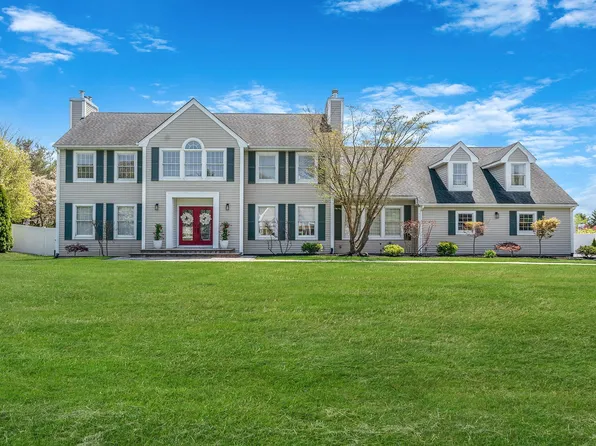 2 Field Lane, Miller Place, NY 11764