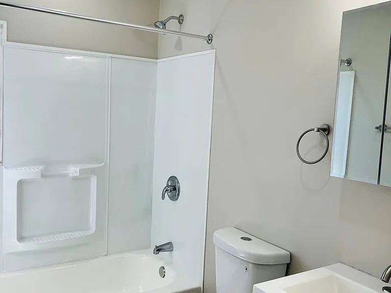 Two Bedroom rowhouse available in Northside August 1! — Photo 5