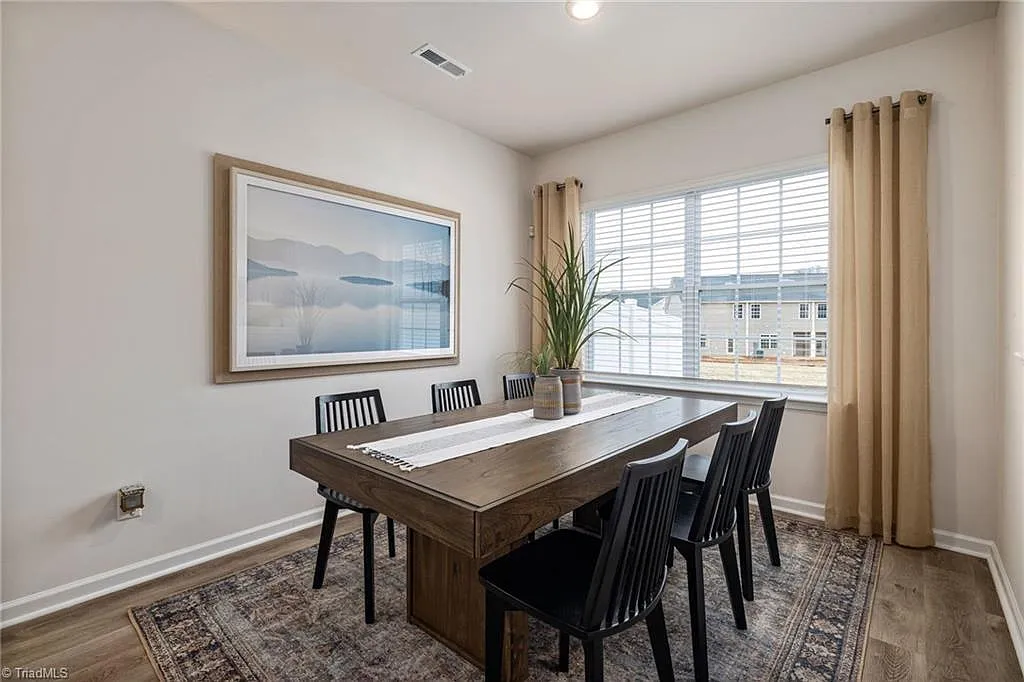 3 bed, 2.5 bath, 1428 sqft, $1,750 — Photo 4