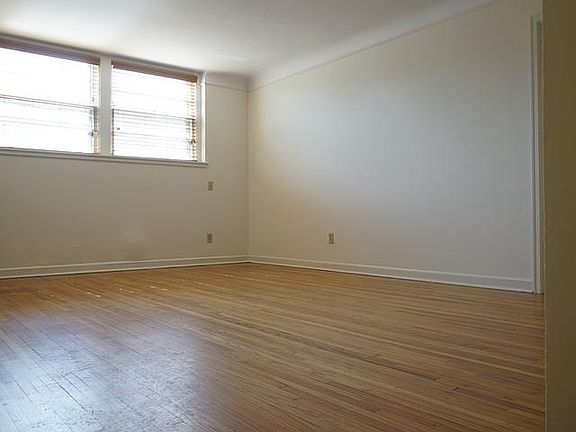 3rd image of 1807 Ford Pkwy #7B