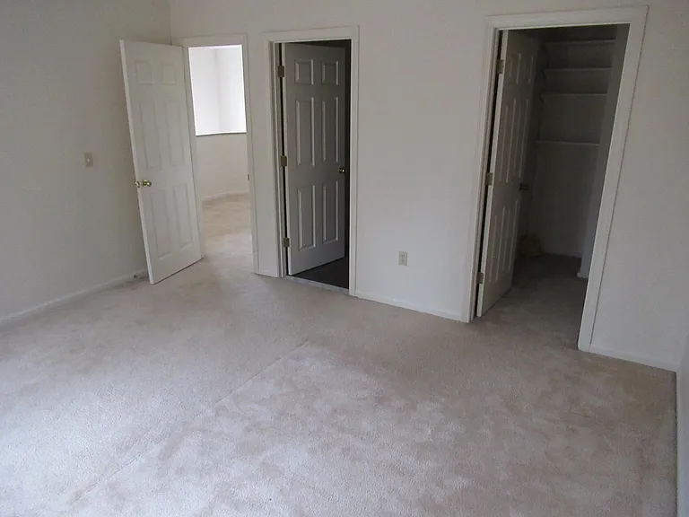 100 Winterbourne Ln — Photo 20