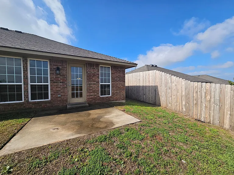 221 Dollina Ct — Photo 18