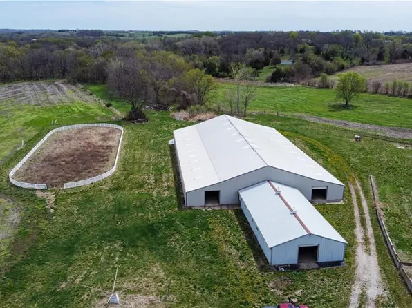 21123 Evans Rd, Tonganoxie, KS 66086