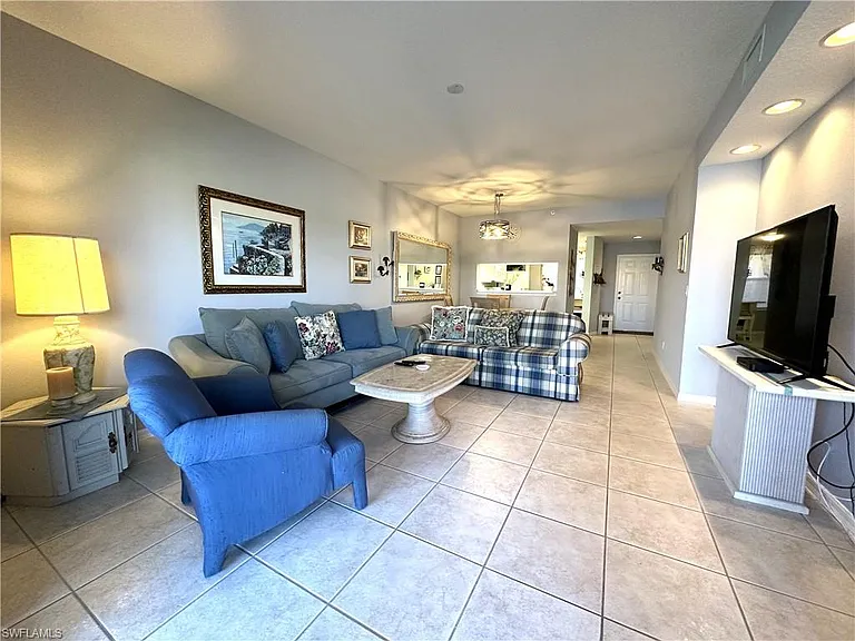 6670 Huntington Lakes Cir #103 — Photo 6