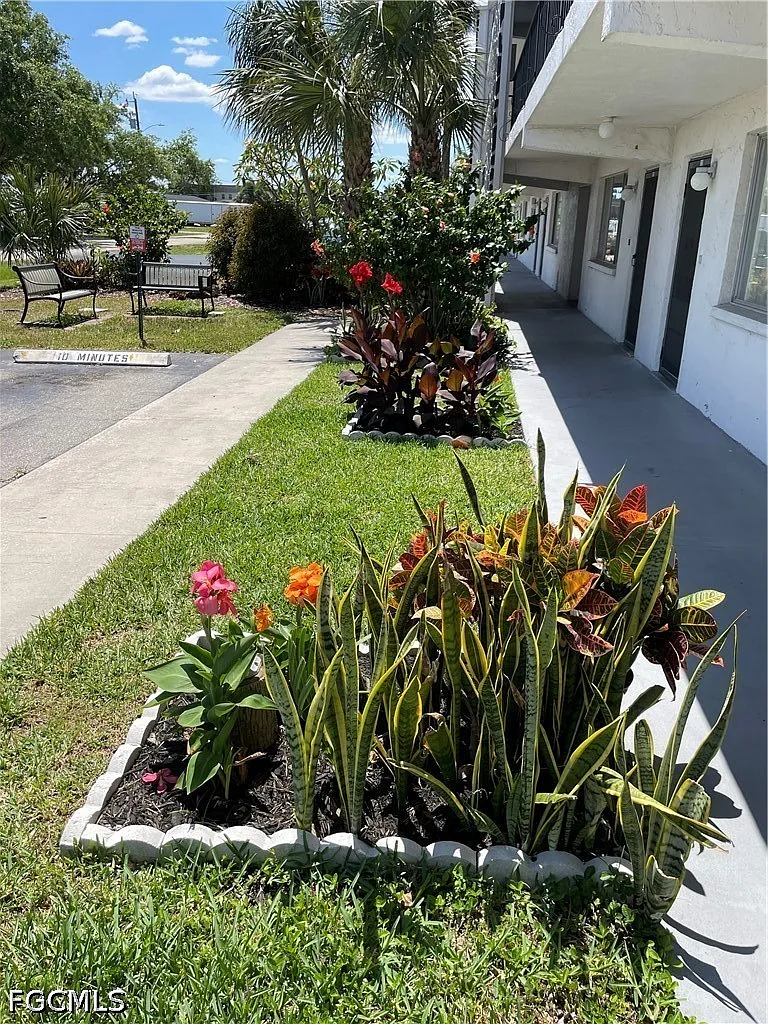 2 bed, 2.0 bath, 917 sqft, $1,250 — Photo 3