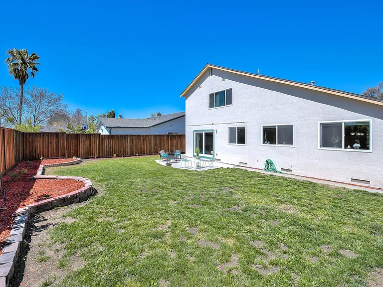 145 Tonopah Dr — Photo 34