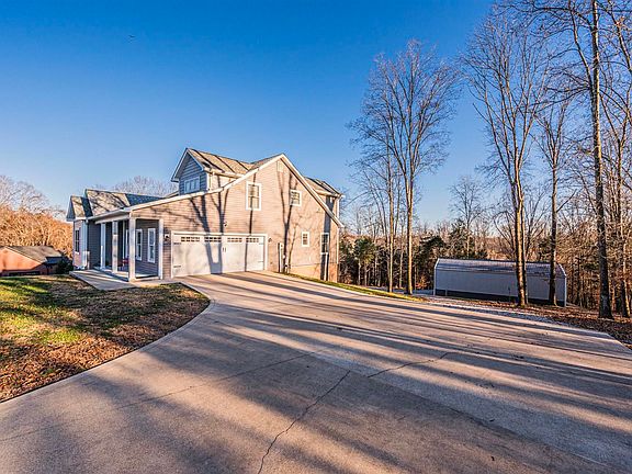 3rd image of 105 Hidden Cove Rd