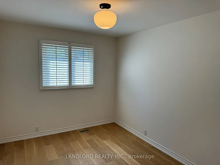 19 Vanessa Rd — Photo 24