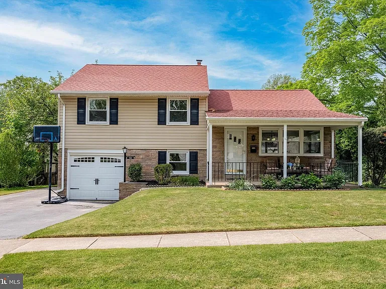 330 Williams Rd — Photo 1