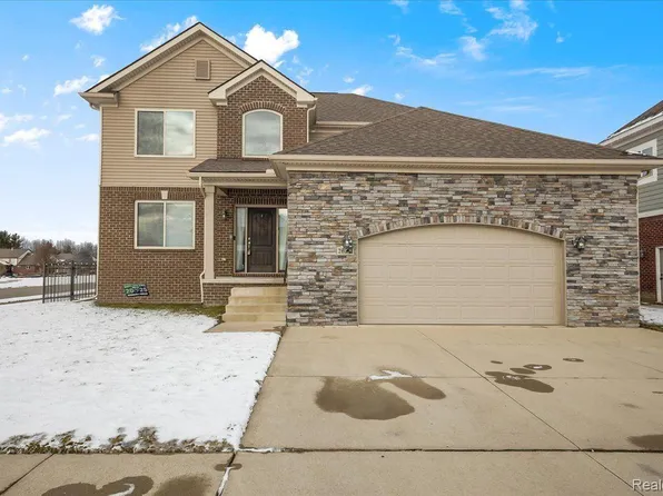 26591 Bronx Dr, Chesterfield, MI 48051
