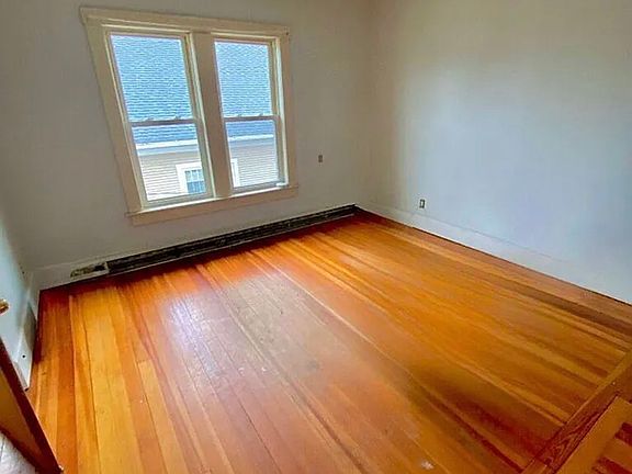 3rd image of 460 Grattan St Unit 2L
