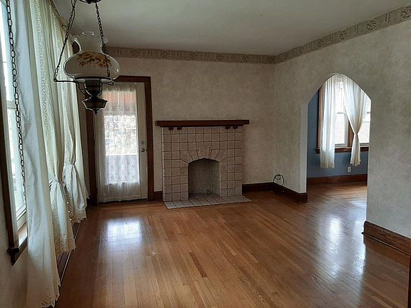 4th image of 1040 Kreis Ln