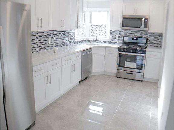 2nd image of 2221 4th St
