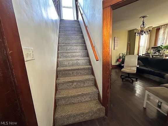 2nd image of 122 Short St