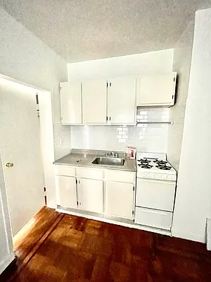 Rented by Pear NYC LLC | media 18