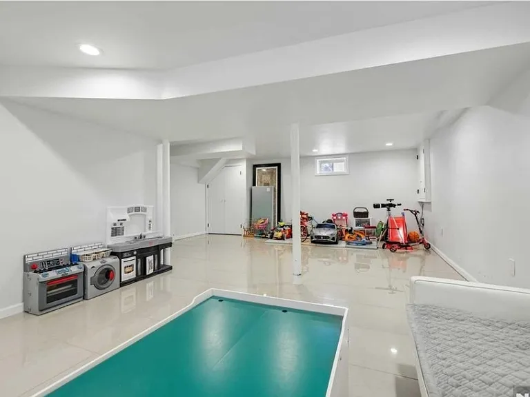 10 Julia St — Photo 22